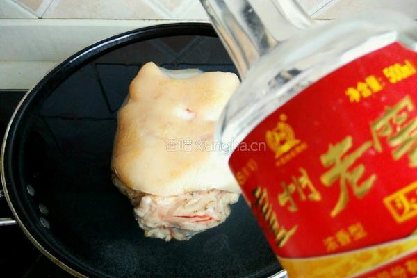 香糯软烂卤蹄膀的做法图解3