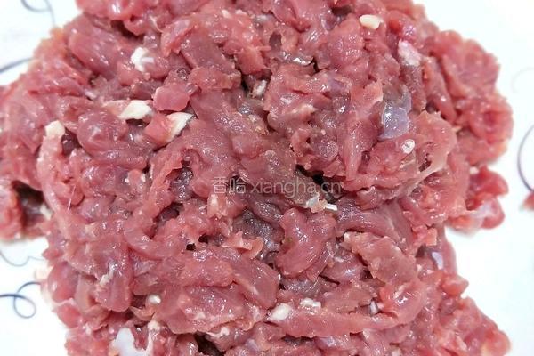 自制麻辣牛肉酱的做法图解1