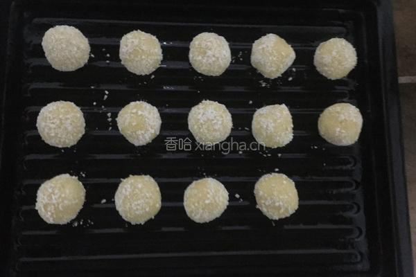 黄金奶粉椰丝球的做法图解11