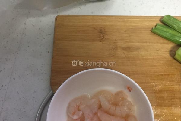 爱心早餐之虾仁炒饭的做法图解2