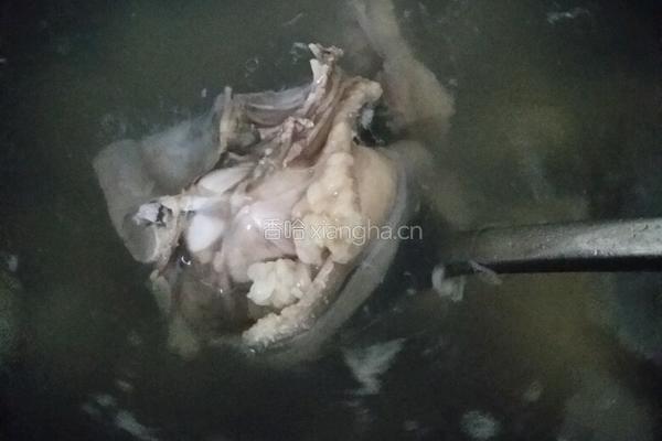 乳鸽汤的做法图解2