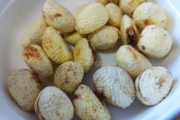 板栗炖鸡的做法图解2
