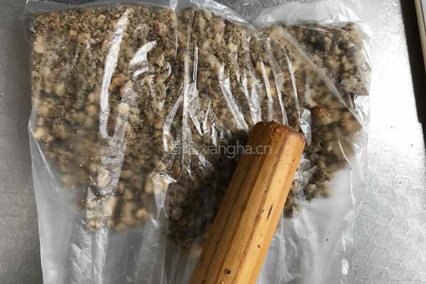 核桃花生薄饼的做法图解2