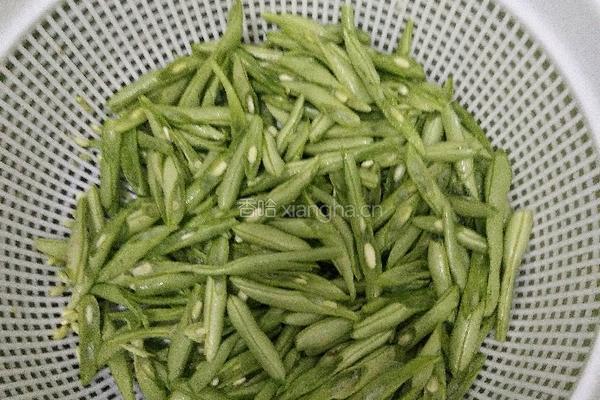 四季豆炒肉的做法图解1
