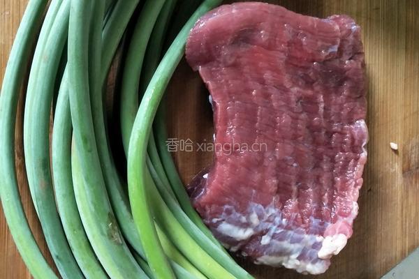 蒜薹炒牛肉的做法图解1