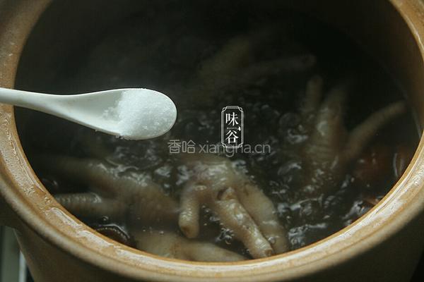 香菇栗子鸡爪汤的做法图解8