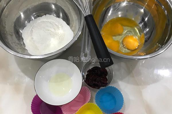 蔓越莓蒸蛋糕的做法图解1