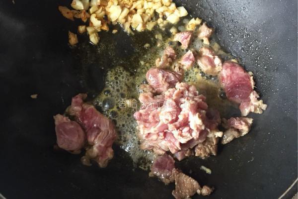 牛肉海带汤的做法图解2