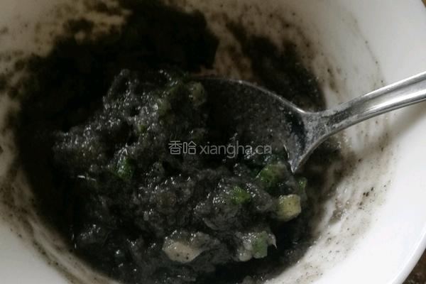 黑芝麻糊葱油饼的做法图解2