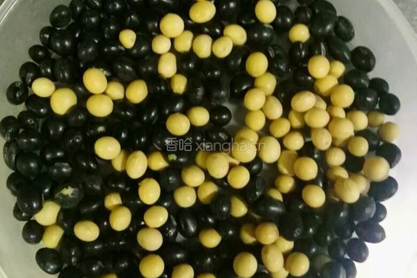 黑豆浆的做法图解1