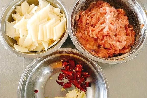 土豆炒肉丝的做法图解1