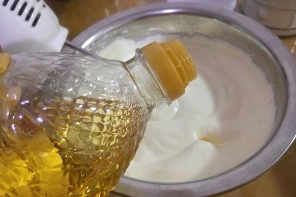 椰蓉蓝莓分蛋海绵小蛋糕的做法图解5