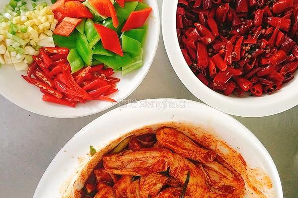 干锅麻辣鸡翅的做法图解3