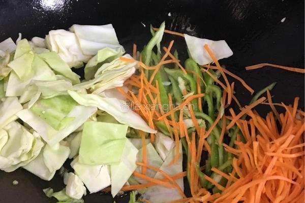 海鲜鱼饼汤的做法图解1