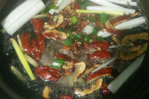 鸡腿菌菇砂锅面的做法图解4