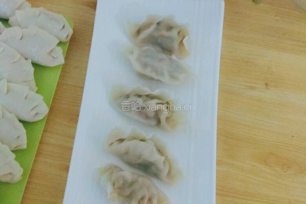 芹菜萝卜水饺的做法图解4