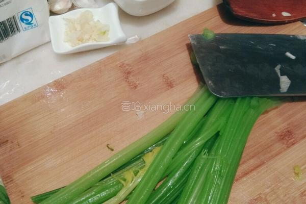 芹菜萝卜水饺的做法图解2