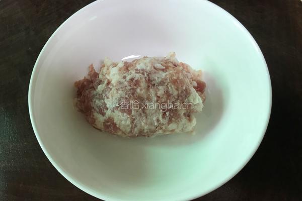 豌豆尖肉丸汤的做法图解1