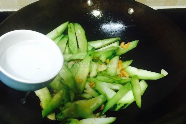 虾仁干冬菜炒丝瓜的做法图解7
