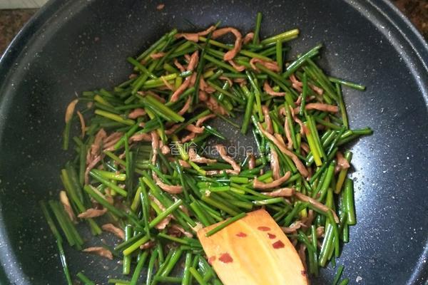 韭菜花炒牛肉的做法图解10