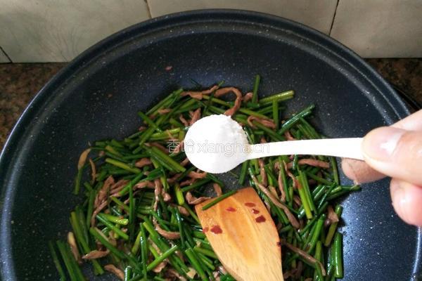 韭菜花炒牛肉的做法图解12