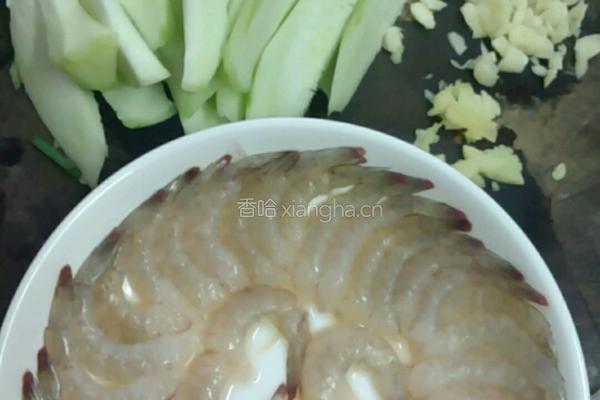 虾仁炒丝瓜的做法图解3
