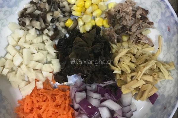 酸辣汤的做法图解1