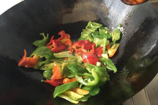 青椒溜肉片的做法图解7