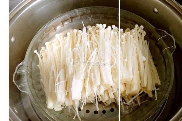 蒜蓉双椒金针菇的做法图解3