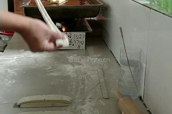 无矾无碱余洪油条的做法图解6