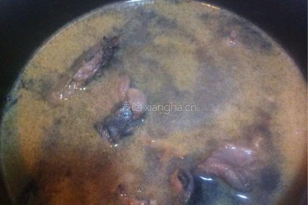 香菇黄豆炖鸡骨的做法图解5