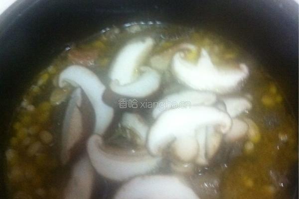 香菇黄豆炖鸡骨的做法图解7