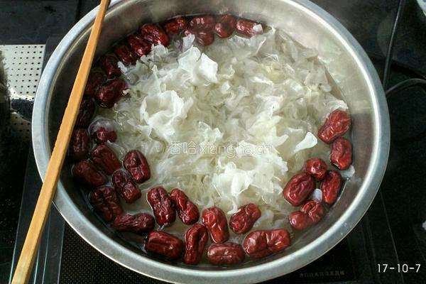 冰糖银耳的做法图解3