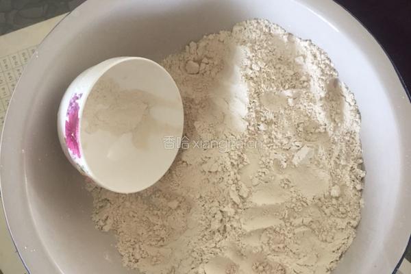 蒸莜面饸饹的做法图解1