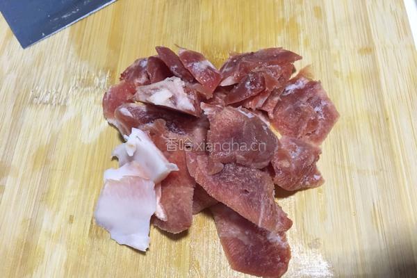 猪肉炖土豆胡萝卜山药的做法图解2