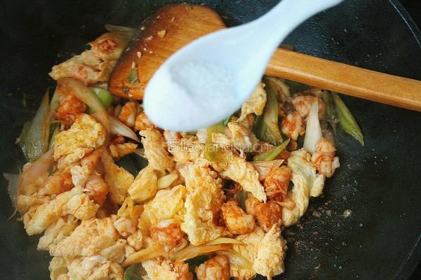 虾仁鸡蛋炒大葱的做法图解6