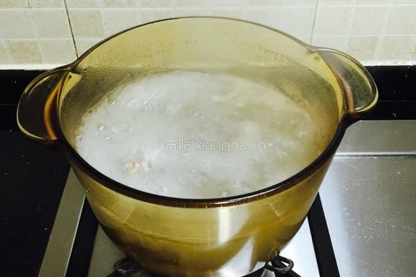 姬松茸猪骨煲汤的做法图解7