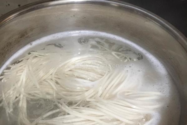 爱心炒面的做法图解1