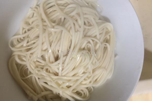爱心炒面的做法图解3