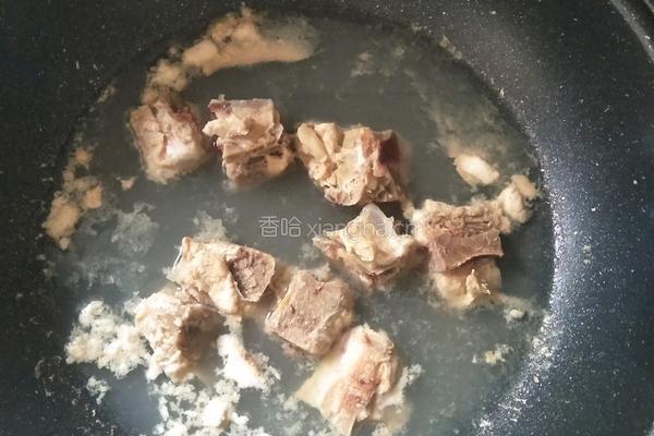 鸡骨南瓜汤的做法图解2
