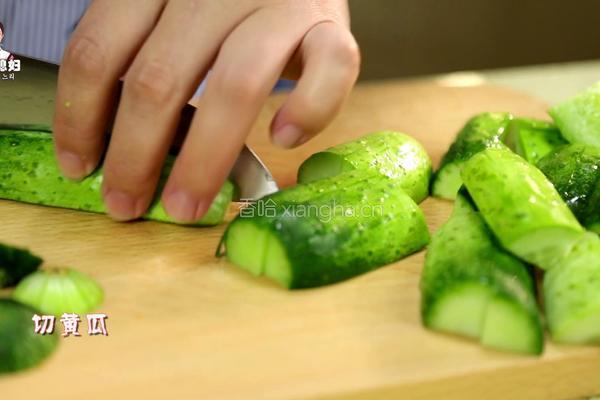 黄瓜韭菜泡菜的做法图解2