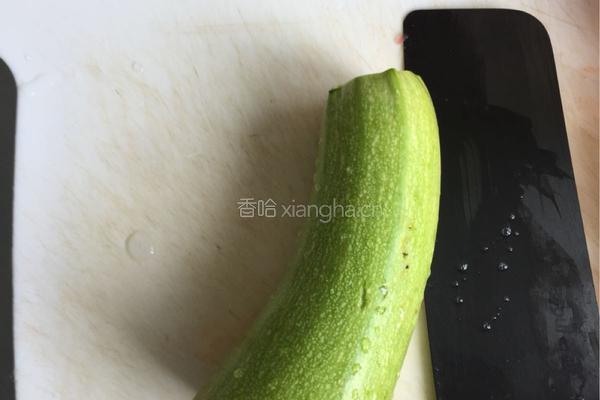 西葫芦薄饼的做法图解1