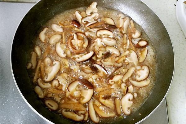 香菇肉丝面的做法图解10