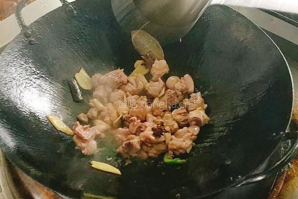 板栗烧鸡的做法图解5