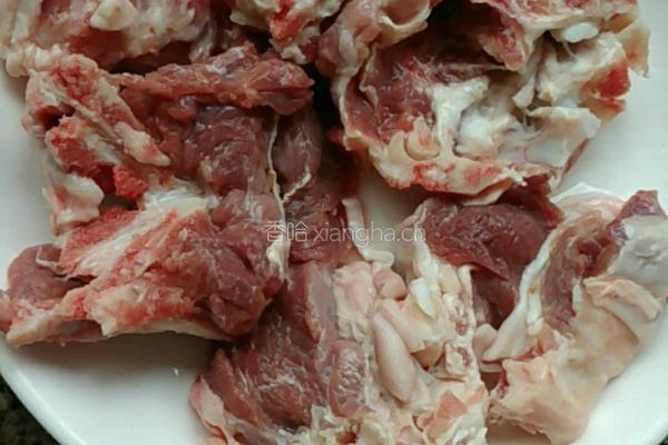 羊肉煲的做法图解1