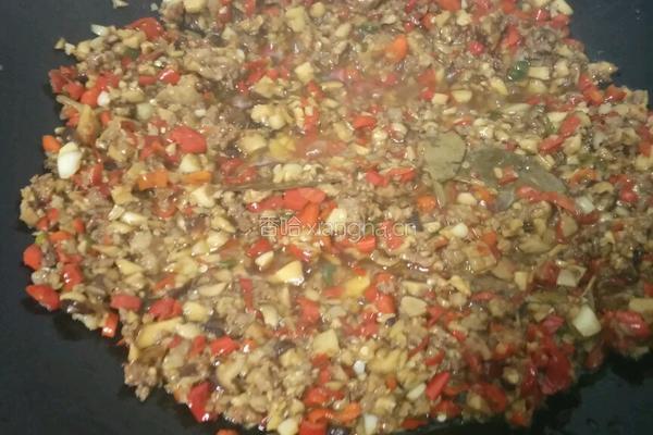 香菇辣肉酱的做法图解4