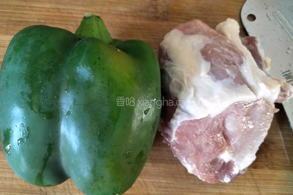 彩椒炒瘦肉的做法图解1