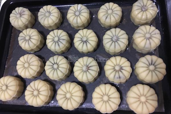 豆沙蛋黄月饼的做法图解12