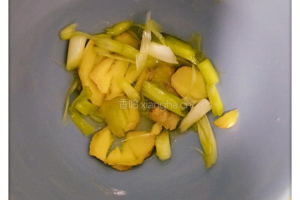 鲫鱼炖汤的做法图解2