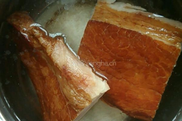 熏肉炒蒜苔的做法图解2